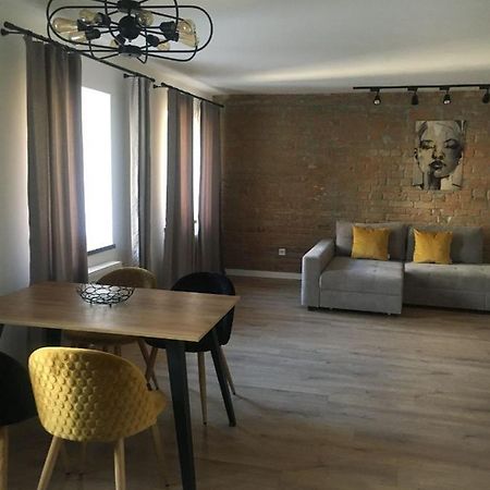 Дворівневі Апартаменти На Площі Ринок Lviv Kültér fotó